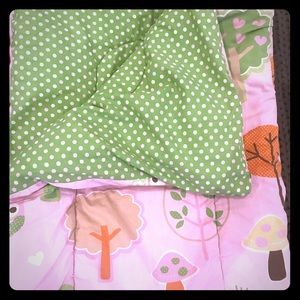 Reversible toddler bed comforter & fitted sheet